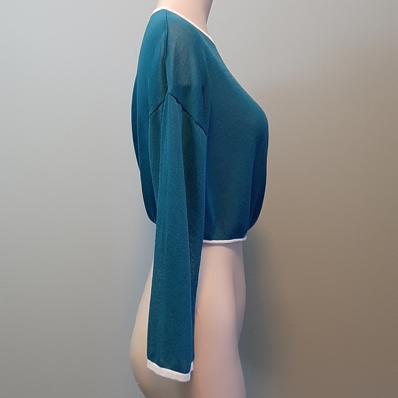 🅱️🅾️G🅾️ Sheer teal color asymmetrical long sleeves top - Picture 4 of 8